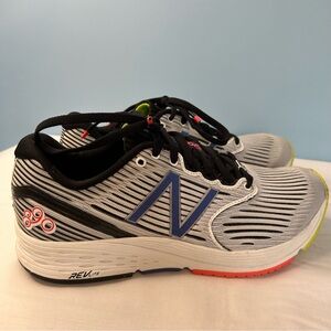 New Balancece 890 Size 9 shoes